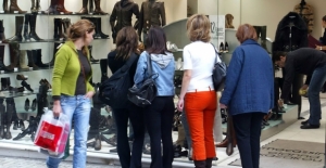 Το «μπαλάκι» στην Τ.Α. για το άνοιγμα των καταστημάτων τις Κυριακές